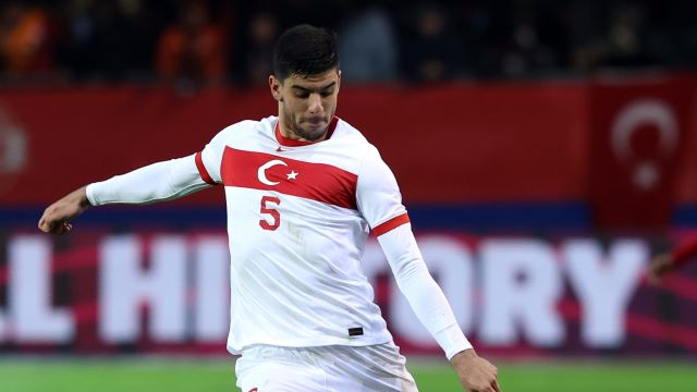 Fenerbahçe, Cenk Özkaçar'ı listesine aldı