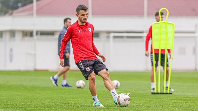 Emre Kılınç'ın parmağı kırıldı	