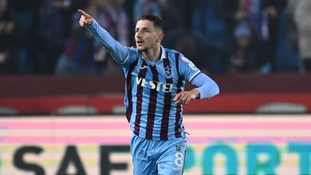 Enis Bardhi ile yollar ayrıldı