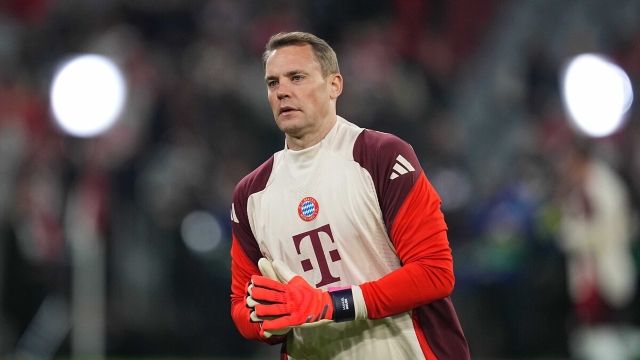 Manuel Neuer kaburgasını kırdı	