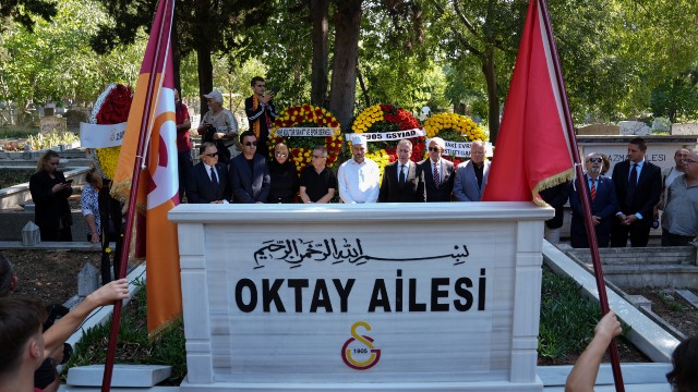 Metin Oktay kabri başında anıldı