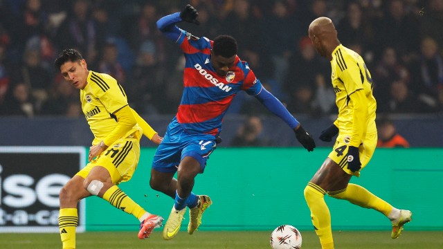 Fenerbahçe, Çekya'dan 1 puanla döndü